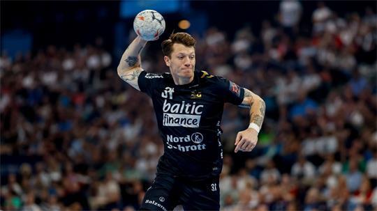 Emil Jakobsen und die SG Flensburg-Handewitt spielten gegen den HC Erlangen. (Archivbild)
