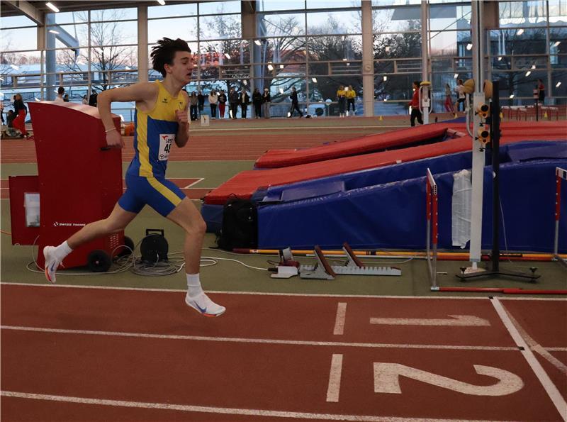 Emil Keppler kurz vor der Ziellinie, er gewann die Läufe über 800m und 1500m auf der Rundbahn.