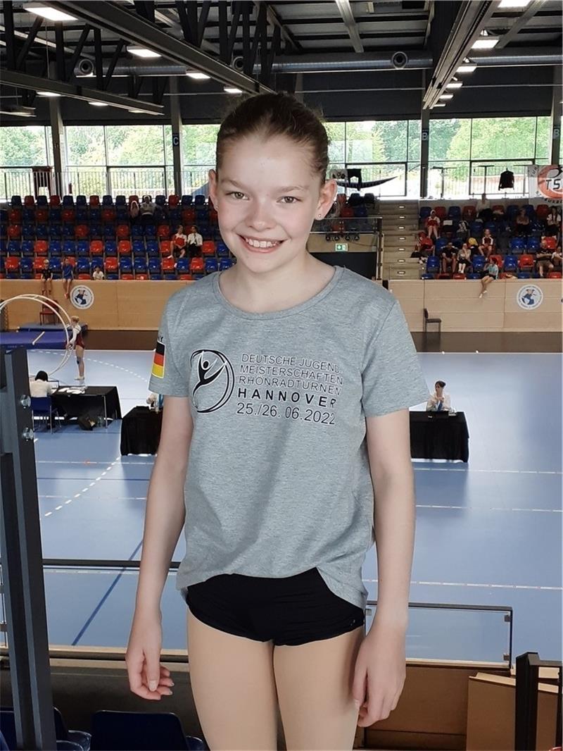 Emilia Scheffer (Rhönrad, Buxtehuder SV) wurde Zehnte bei der Deutschen Jugendmeisterschaft und ist seit 2018 im Landeskader von Niedersachsen. Tel.: 01378 - 22 703 417-06