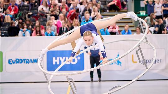 Emilia Scheffer bei ihrer Rhönrad-Vorstellung in Leipzig. Sie träumt von der WM-Qualifikation.