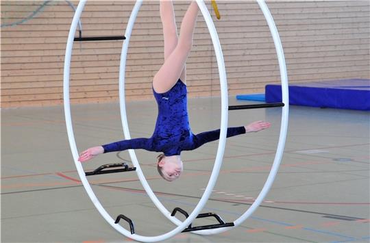 Emilia Scheffer mit ihrem Sportgerät. Foto: privat