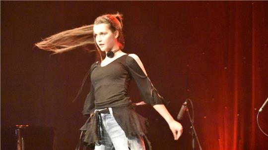 Kandidatin Emilia bei der Open Stage Stade im September 2025. 