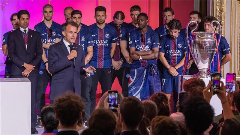 Emmanuel Macron empfängt das Team von PSG. 