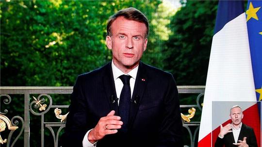 Emmanuel Macron hat im Fernsehen angekündigt die Nationalversammlung aufzulösen und für den 30. Juni 2024 Neuwahlen anzusetzen.