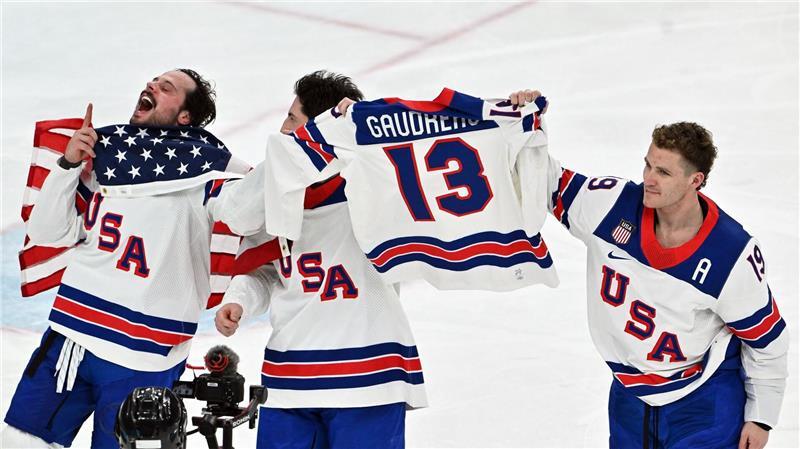 Emotionale Geste nach dem Sieg im Eishockey-Finale.