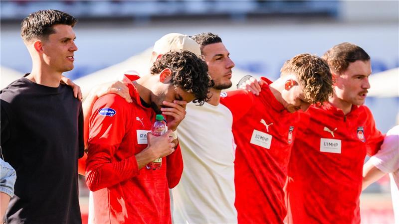 Emotionale Szene: Eren Dinkci wurde mit Sprechchören gefeiert.