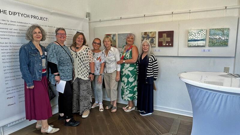 Künstlergespräch im Schleusenhaus: Der Kunstverein Stade lädt ein Encaustikkünstlerinnen im Schleusenhaus in Stade.