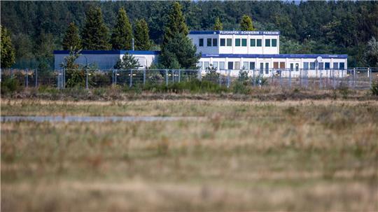 Ende Januar gab es nach Angaben der Stadt Parchim Gespräche mit Vertretern der deutschen Marine über den stillgelegten Flughafen Schwerin-Parchim. (Archivbild)