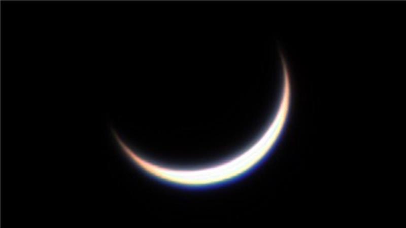 Von wegen versteckt – Hier scheint die Venus hell wie der Mond Ende März wird die Venus mit bloßem Auge nicht mehr sichtbar sein. Dann taucht sie als Morgenstern wieder auf.