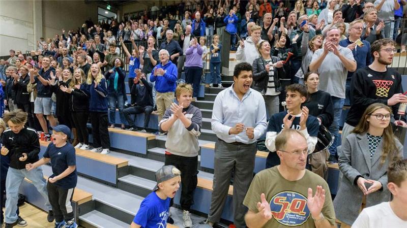 Ende September 2023 spielten die Stader Basketballer erstmals im Sportcampus. 500 Menschen sahen die Partie gegen Westerstede.