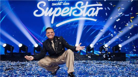 Endlich geschafft: Menowin Fröhlich holt sich nach 16 Jahren die „DSDS“-Krone.