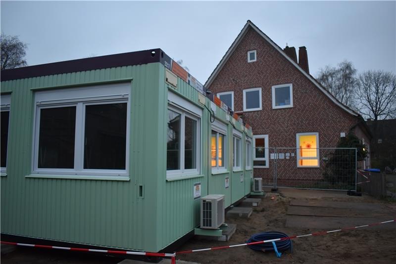 Endlich stehen die Container vor der Kita am Fleet. Foto: Vasel