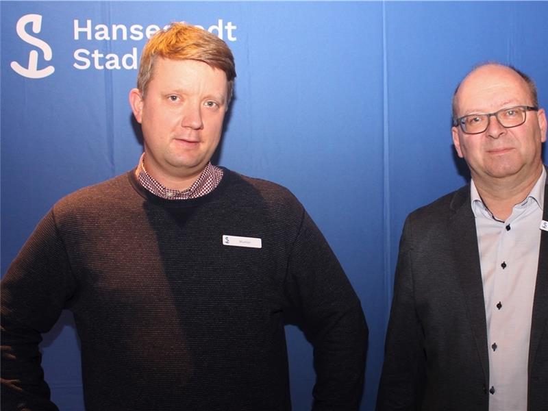 Energie- und Umweltmanager Matthias Mueller (links) mit Bürgermeister Sönke Hartlef. Foto: Stadt Stade..