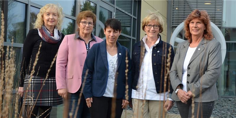 Engagieren sich für Unternehmerfrauen im Handwerk (von links): Margarethe Petersen, Ursula Heidhoff, Carola Behrens, Ulrike Müller-Kaminsky und Andrea Lenz. Foto von Allwörden