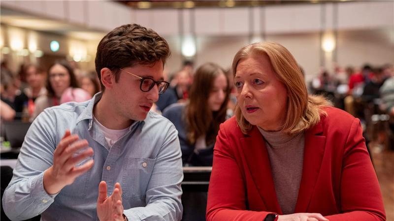 Engagierte Debatte: Juso-Chef Türmer und Parteichefin Bas. 