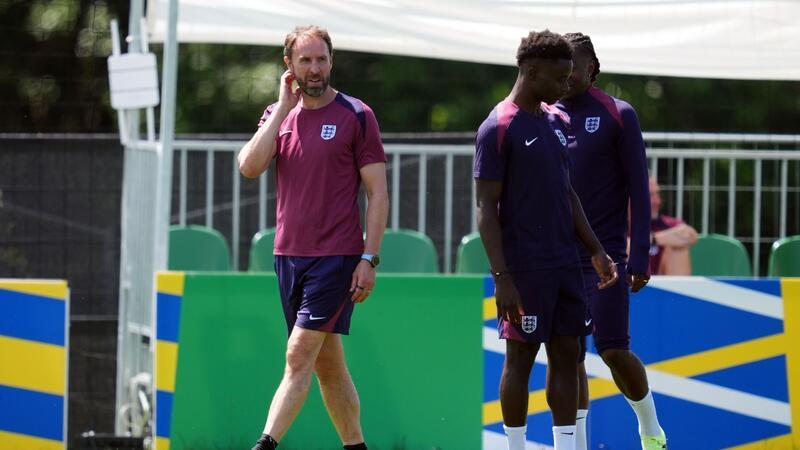 Flasche, Referee, Taktik: Drei Dinge beim zweiten Halbfinale Englands Trainer Gareth Southgate will mit seiner Mannschaft ins EM-Finale einziehen.