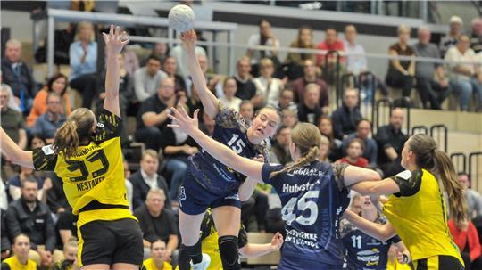 Enna Oberländer, hier eine Szene aus dem Frauen-Bundesligaspiel gegen Dortmund, war am Mittwoch viermal erfolgreich.