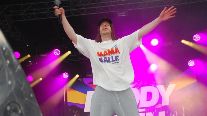 Entertainer und Comedian Buddy Ogün kommt am 20. September in die Eissporthalle Harsefeld.