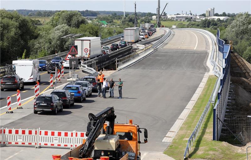 Entlang der Ostseeküste schreitet der Bau der Autobahn 20 schneller voran als im Nordwesten. Foto: Bernd Wüstneck/dpa-Zentralbild/dpa