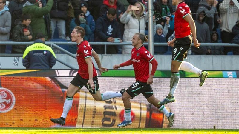 Entscheidung für Hannover 96: Elfmeter-Torschütze Marcel Halstenberg (l)