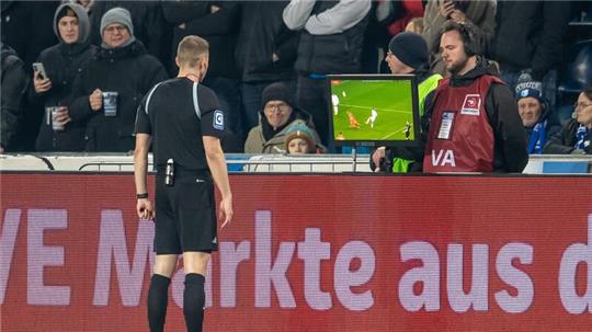 Entscheidungen mithilfe des Videobeweises sorgen immer wieder für öffentliche Diskussionen.