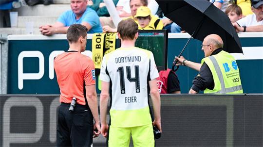Entscheidungen nach Videobeweis sollen in der neuen Saison möglichst schnell getroffen werden. (Archivbild)