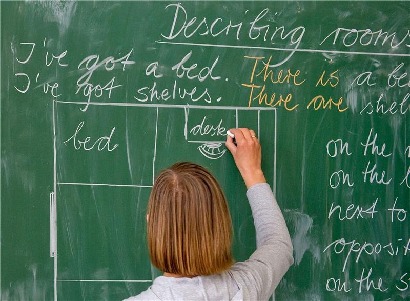 Linke-Papier: Schulnoten und Hausaufgaben abschaffen «Entschlossen gegen den Bildungsnotstand» heißt das Papier der Linken, das Reformen an Schulen vorschlägt.
