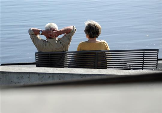 Entspannter Alltag: Viele Beschäftigte haben Möglichkeiten, vorzeitig in den Ruhestand zu gehen. Foto: Christian Charisius/dpa/dpa-tmn