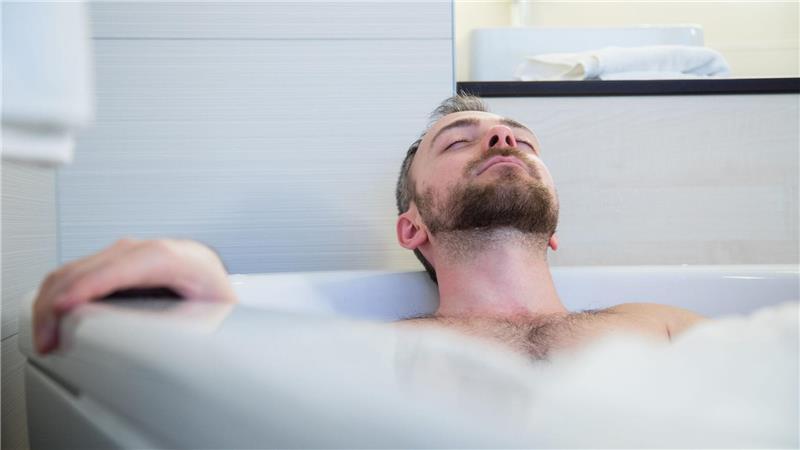 Entspannung ist angesagt: Ein Erkältungsbad ist vor allem wohltuend.