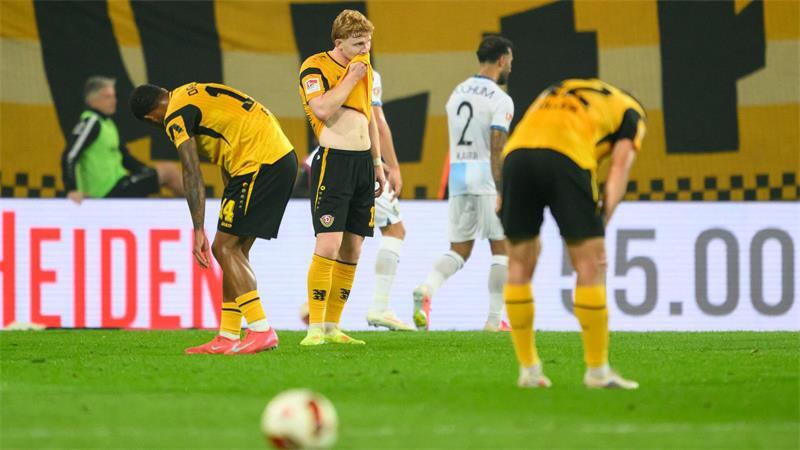 Bochumer Befreiungsschlag: 2:1-Sieg in Dresden Enttäuschung: Das Dynamo-Team drückte auf den Ausgleich, kam aber nicht mehr zu einem Treffer.
