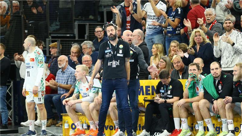 Enttäuschung bei Cheftrainer Bennet Wiegert (SC Magdeburg).