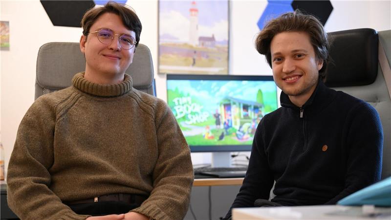 Entwickler David Zapfe-Wilde (links) hat 2021 mit seinem Studienkollegen Raven Rusch (29) das Independent-Studio Neoludic gegründet.