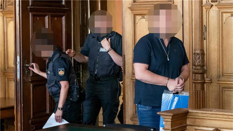 Mordprozess Ekaterina B.: Angeklagter wollte seine Mutter retten Er hofft nach seiner Aussage nun, aus der Haft entlassen zu werden: Der des Mordes angeklagte Ehemann von Ekaterina B. Foto: Masorat-f
