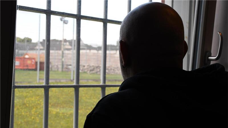 Er ist 67 Jahre alt, hat alles verloren und sitzt im Knast. Er wurde zu fast zehn Jahren Haft verurteilt, weil er seine Lebensgefährtin erschossen haben soll. Aber Hartmut B. leugnet die Tat. 