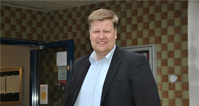 Er ist Bankbetriebswirt bei einer Versicherung mit Büro im Eigenheim, Christdemokrat seit 25 Jahren und Vater eines siebenjährigen Sohnes: Agathenburgs Bürgermeister Stefan Heins (CDU). Foto: Lohmann