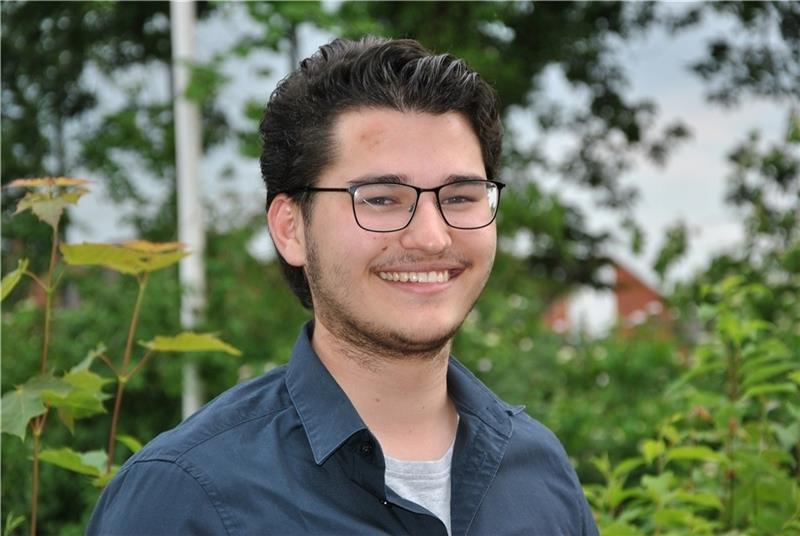 Er ist der Initiator des Jugendbeirats: Mate Sieber (20) aus Horneburg, aktiv bei den Jungen Liberalen, setzt sich für eine Beteiligung von Jugendlichen in der Politik ein. Foto: Lohmann