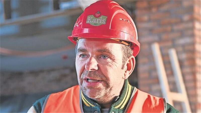 Karls Erlebnis-Dorf: Ein Erdbeerbauer erobert die Freizeitpark-Branche Er ist ein Workaholic - aber einer, der sehr zufrieden damit ist, was er tut: Robert Dahl, Gründer und Geschäftsführer von Karls Erlebnis-Dorf.