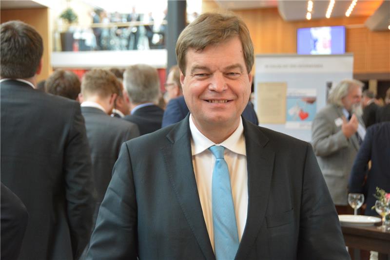 Er ist seit 2009 Parlamentarischer Staatssekretär, unter anderem zuständig für den Bereich Verkehr – und wird es auch bleiben: Enak Ferlemann , Bundestagsabgeordneter des Wahlkreises Cuxhaven – Stade II.