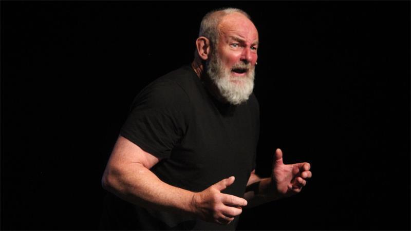 Junge und alte Talente im Rampenlicht: Begeisternde Auftritte in Stade Er ist seit zwei Jahren Schauspieler und riss das Publikum mit seinem klassischen Theater-Monolog mit: Ralf Somann aus Sittensen zeigte, dass man „Faust in 5 Minuten“ auf die Bühne bringen kann.
