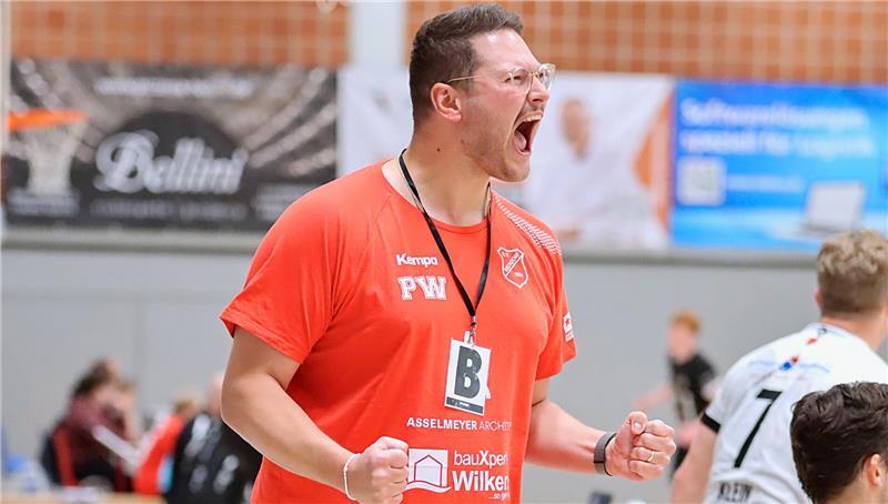 Ab Sommer beim BSV: Co-Trainer Philipp Warnholtz bringt guten Vibe mit Er sagt, er sei an der Seitenlinie „ein bisschen“ ruhiger geworden, auch wenn er während des Spiels viel steht, gestikuliert und diskutiert