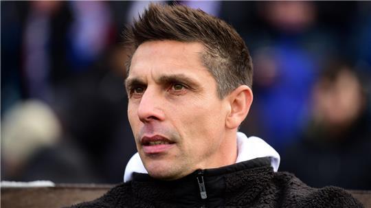 Er und seine Mannschaft müssen liefern: Holstein Kiels Cheftrainer Marcel Rapp (Archivbild)