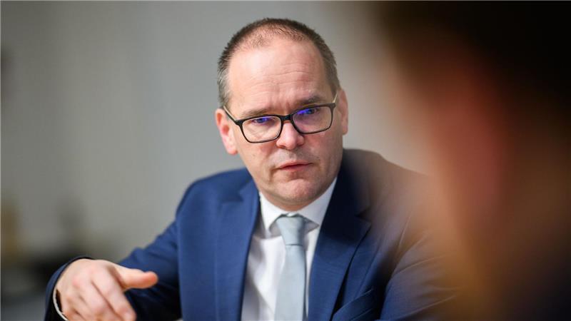 Er will Vergabeverfahren beschleunigen und vereinfachen: Wirtschaftsminister Tonne. (Archivbild)