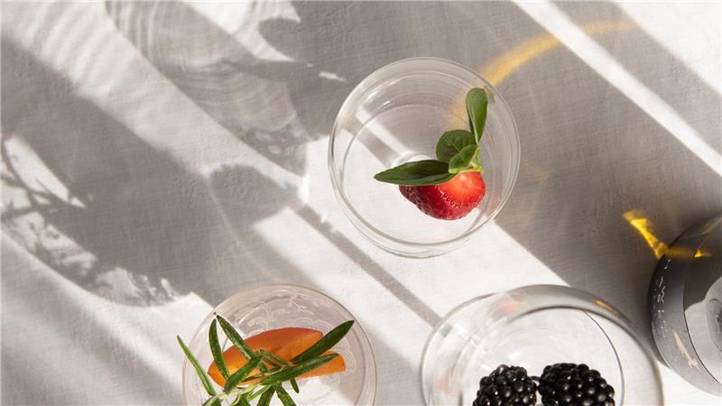 Daran erkennen Sie einen richtig guten Wein Erdbeere oder Brombeere? Weinaromen zu erkennen, kann man lernen.