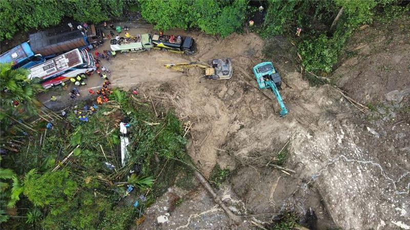 Nach Starkregen: 23 Tote bei Erdrutschen auf Sumatra Erdrutsche hatten zahlreiche Menschen verschüttet.