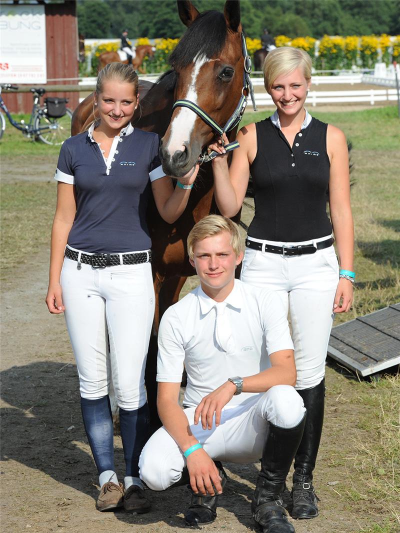 Erfolgreich im Turniersport: Pia Luisa, Ole und Janina Klintworth.  Foto: Kordländer