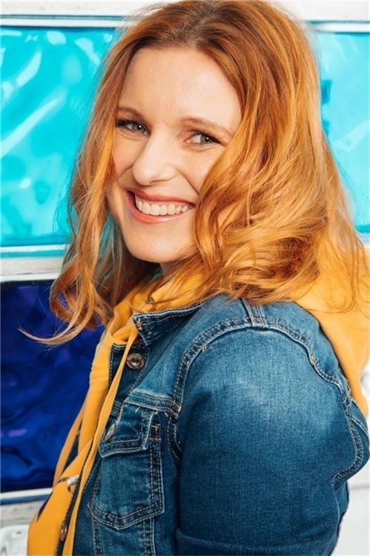 Erfolgreiche Musikerin aus Horneburg: Nadine Sieben kann auf einige Meilensteine zurückblicken. Sie hat beim Label Universal Music unterschrieben, hat einen Song mit Rolf Zuckowski aufgenommen und kürzlich ein neues Album herausgebracht. Fo