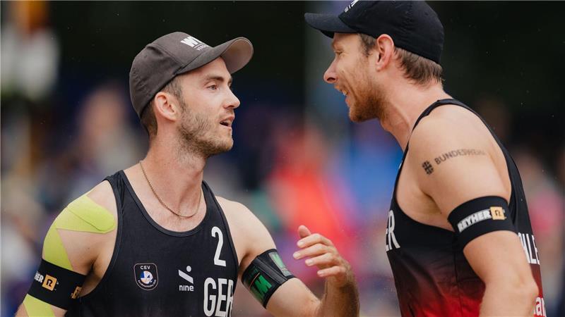 Erfolgreicher Auftakt in die WM: Nils Ehlers (r) und Clemens Wickler (Archivbild)