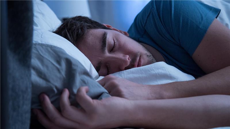 Erholsamer Schlaf ist wichtig - und man kann ein paar einfache Dinge dafür tun.