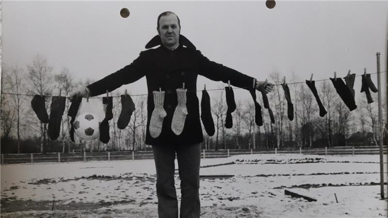 Der Fußballverrückte und seine Karin: Die Bälle wichen der Musik Erich Jordens wurde von der „Bild“-Zeitung als „Sockentrainer“ bezeichnet.