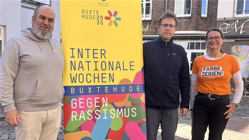 Erkan Dündar, Sebastian Lenk und Katrin Hauschildt (von links) vom Bunten Block Buxtehude gehören zum Team, das die Internationalen Wochen gegen Rassismus in Buxtehude organisiert hat.
